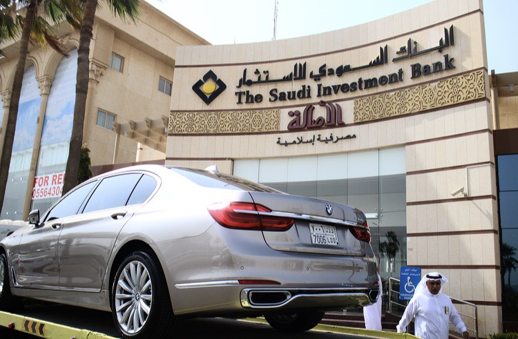 البنك السعودي للاستثمار يُسلِّم سيارة BMW ضمن هدايا برنامج “وااو”
