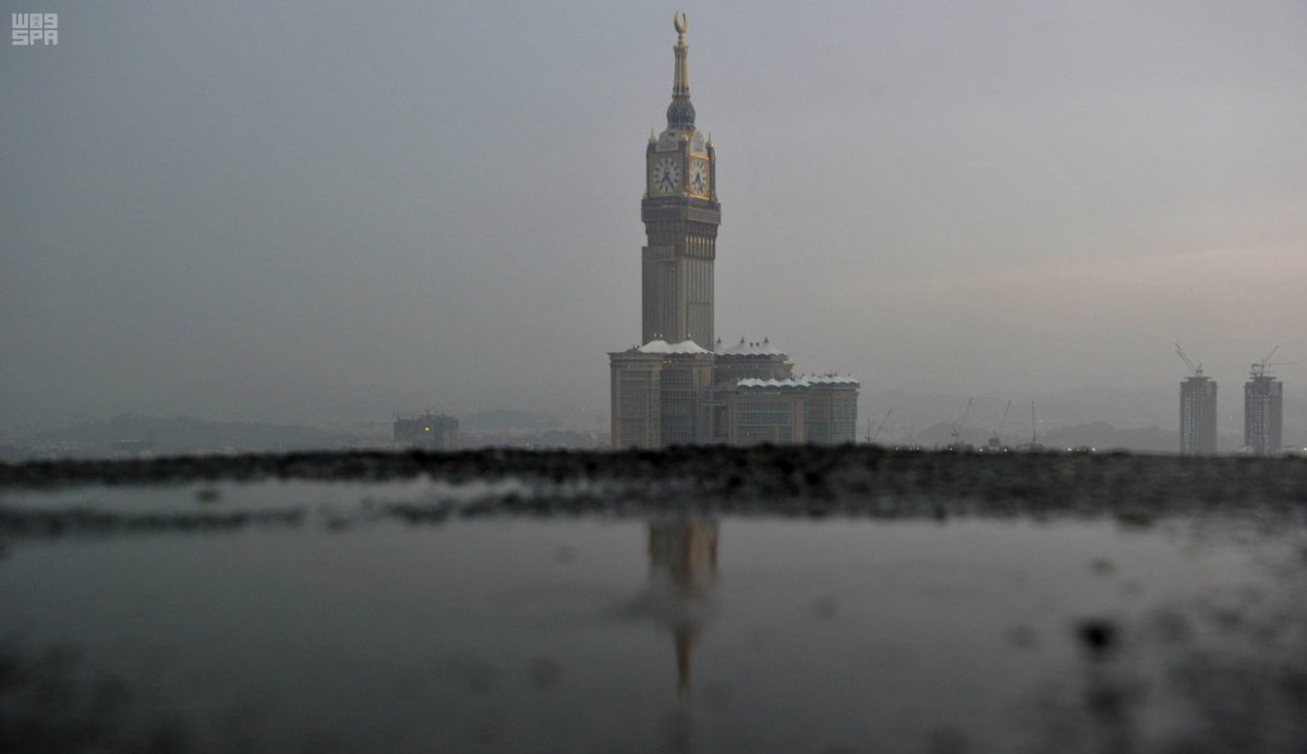شاهد بالصور.. أمطار الخير ترطب أجواء مكة