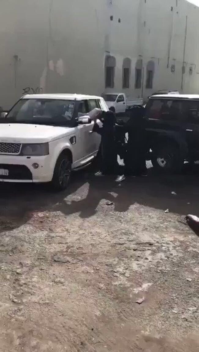 مصادر “المواطن” تؤكّد الإطاحة بـ #سربوت_ينزع_عبايه_فتاه
