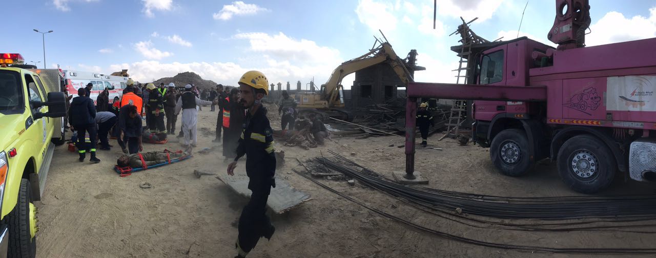 بالصور.. 6 إصابات في انهيار مدخل بوابة خرساني بالباحة