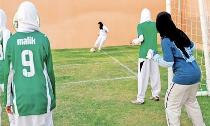 مباراة كرة قدم حماسية لطالبات مدرسة في الجنوب.. يتردد صداها على بعد 20 كم