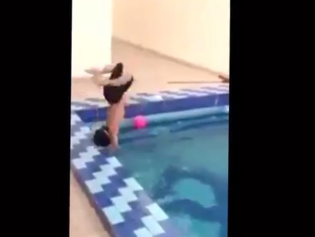 فيديو مروِّع لسقوط طفل كويتي بحمام السباحة