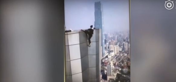 بالفيديو.. مغامر يفقد حياته بعد سقوطه من الطابق الـ62