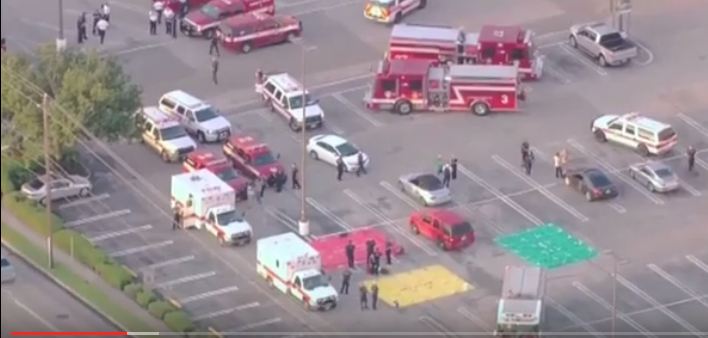 شاهد لحظة إصابة 9 أشخاص بإطلاق نار في مركز تجاري بهيوستون الأمريكية
