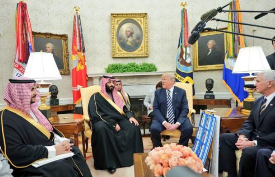ترامب مبديًا إعجابه بولي العهد: محمد بن سلمان يعيد تنظيم الشرق الأوسط