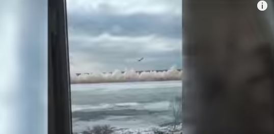 بالفيديو.. تفجير الجليد يحطم نوافذ البيوت في كازاخستان