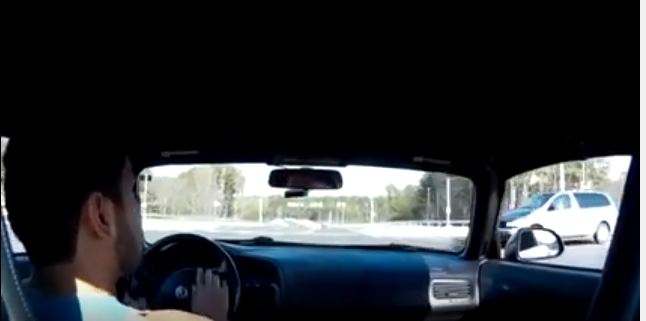 شاهد.. قائد سيارة متهور يوثّق بالفيديو اصطدامه بمركبة مُسرعة