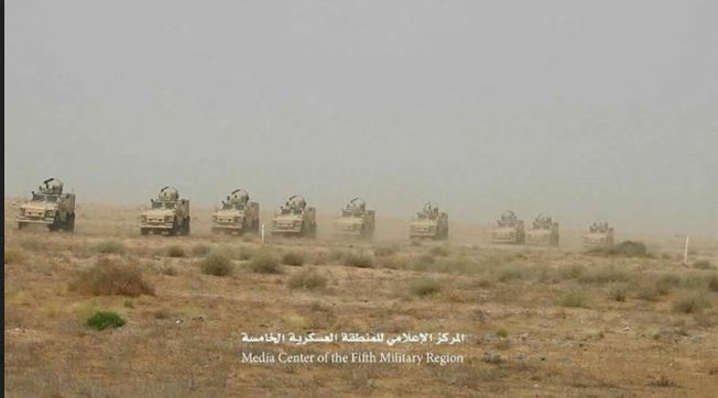 بالصور.. الجيش اليمني يتوغل في ميدي ويسيطر على مقار الانقلابيين