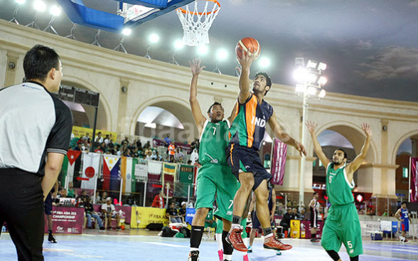 منتخب السلة السعودي يخسر أمام الفلبين في افتتاح البطولة الآسيوية