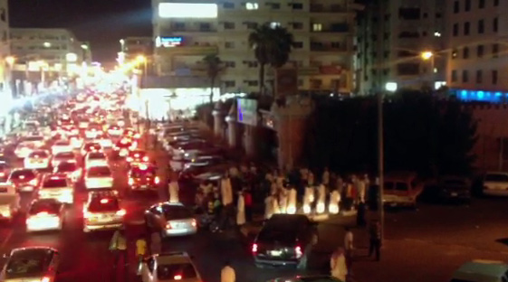 بالصور والفيديو .. شبان الطائف يقدمون “الزير والطار” احتفاءً باليوم الوطني