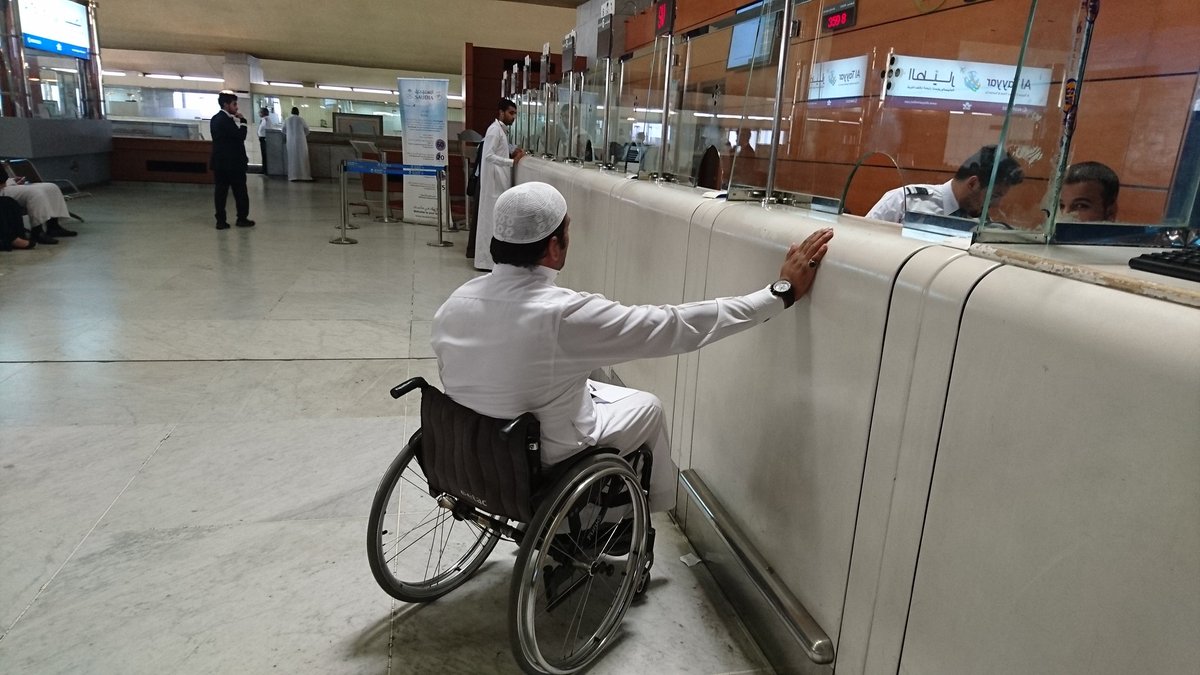 مواطن يُوثق غياب #حقوق_ذوي_الإعاقة في مطار جدة