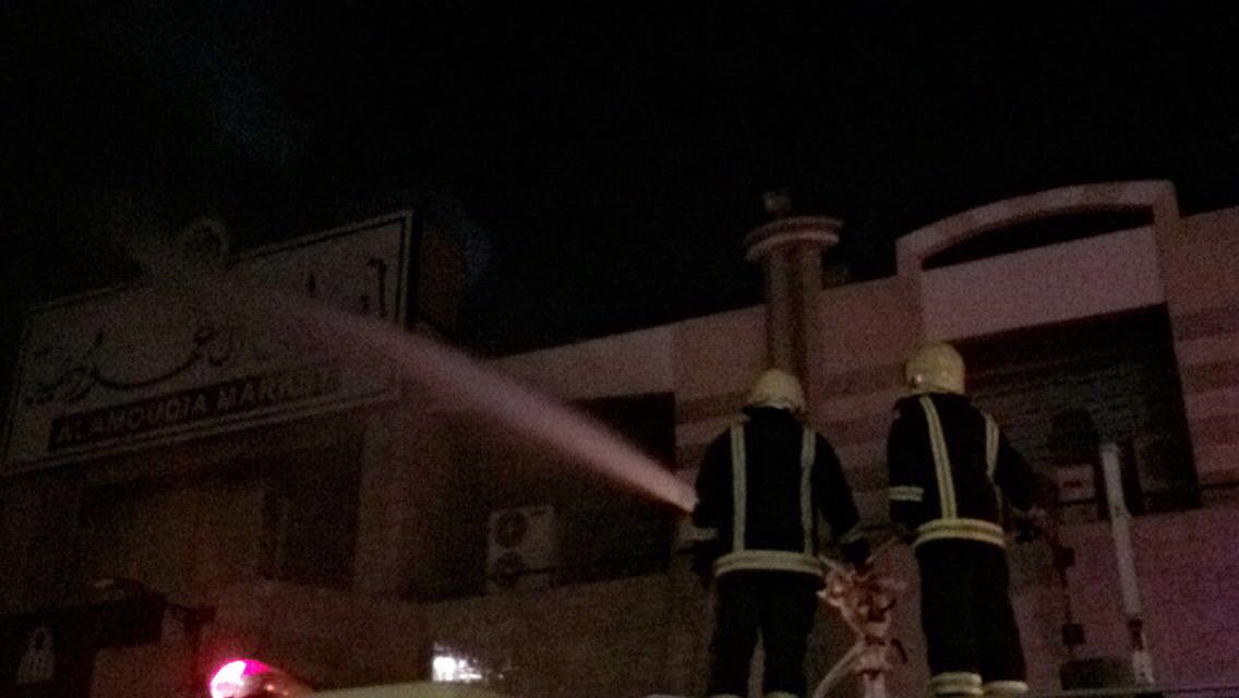 مدني جدة يباشر حريقًا نشب في أسواق العمودي