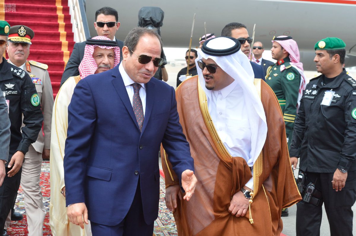 لقطات من وصول السيسي إلى الرياض للمشاركة بالقمة العربية الإسلامية الأميركية