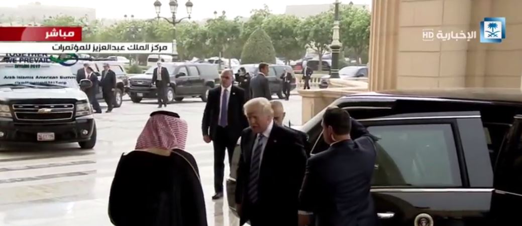 وصول ترامب لمقر القمة العربية الإسلامية الأميركية