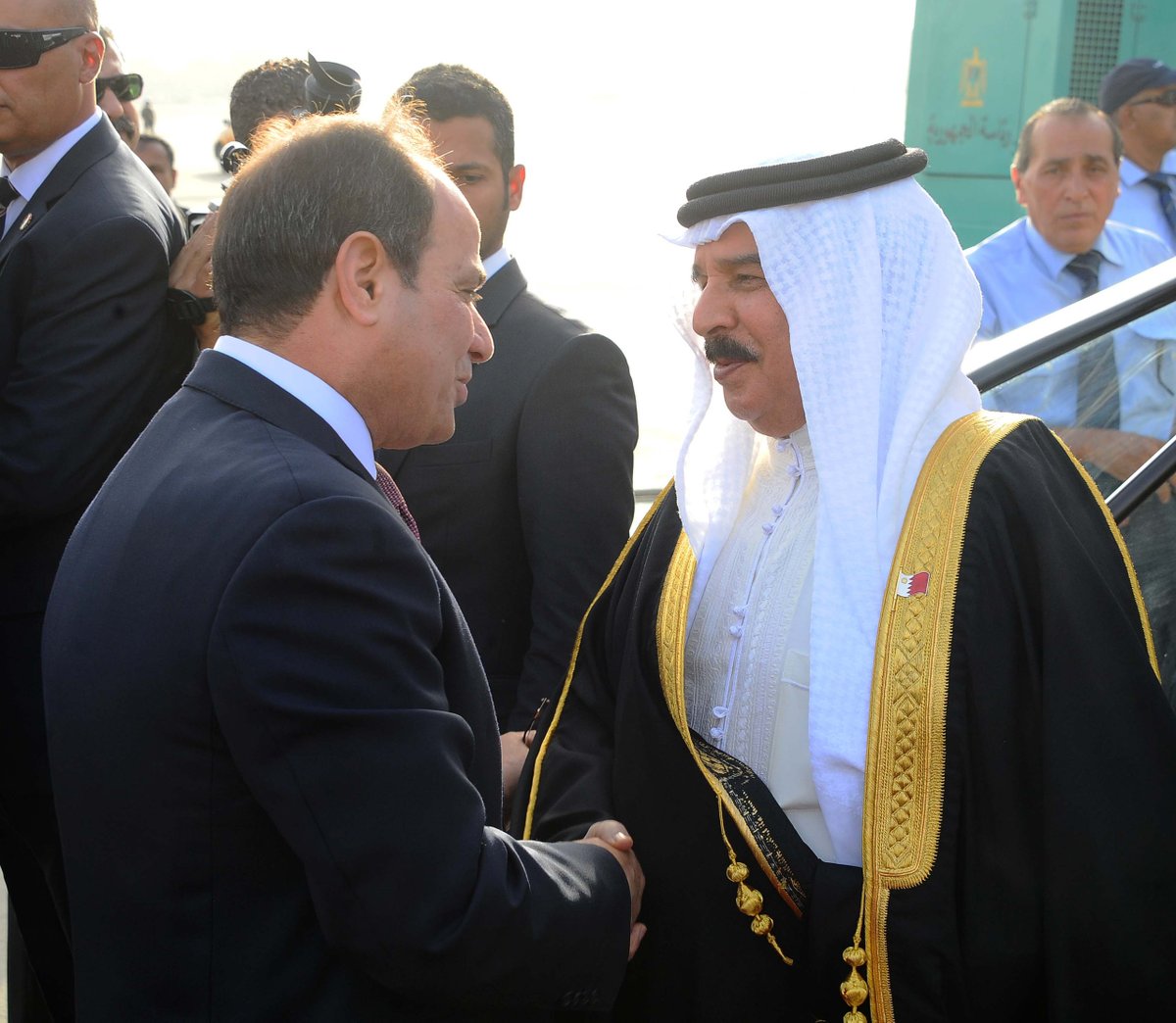 السيسي وملك البحرين: قطع العلاقات ردًا على تمسك قطر بدعم الإرهاب ومناوئة الدول العربية