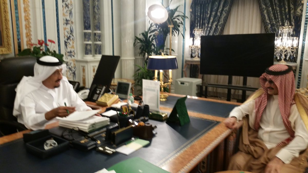 الوليد بن طلال يغرد بصورة حديثة مع خادم الحرمين في مكتبه