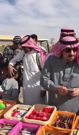 شاهد بالفيديو .. فيصل بن بندر في جولة بجبل خزاز