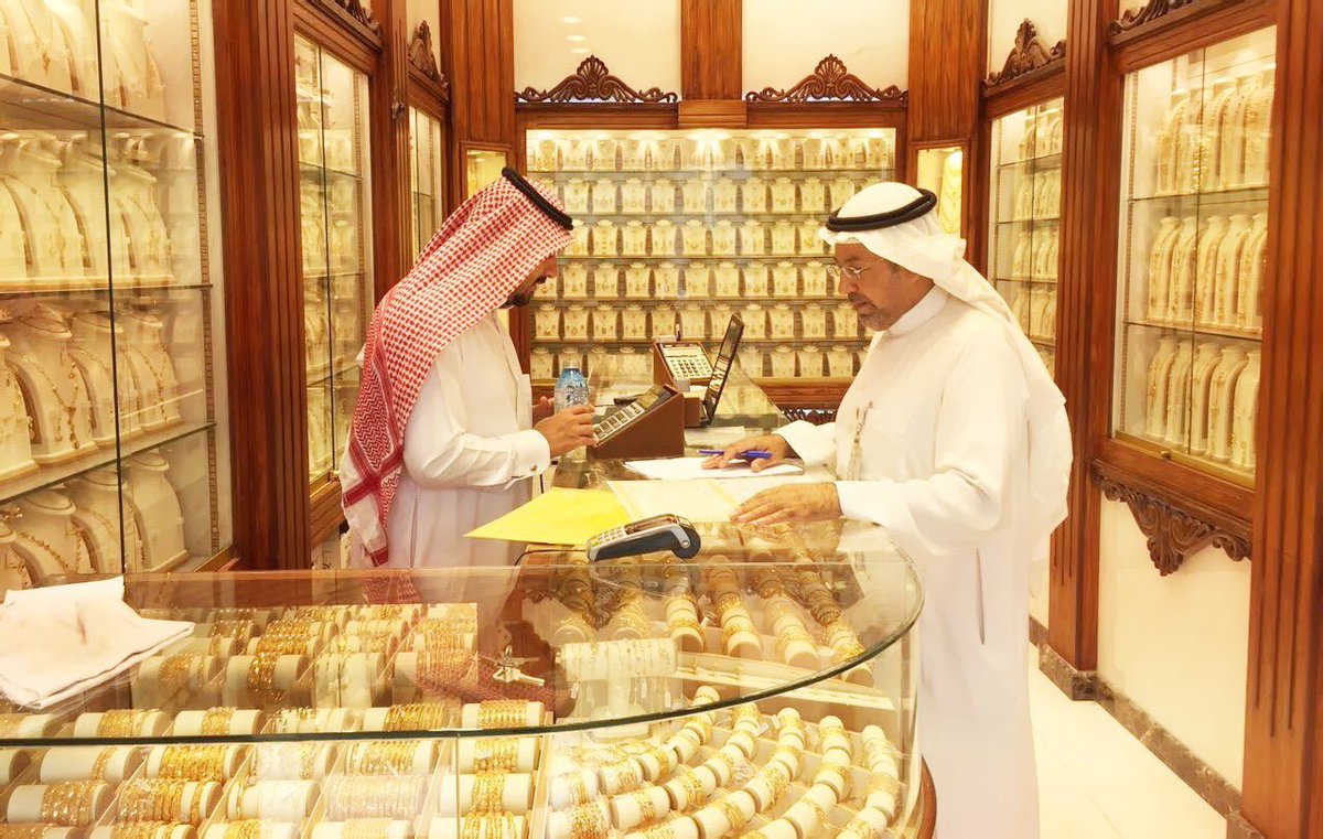الدولار يدفع الذهب لأعلى مستوى له في عام