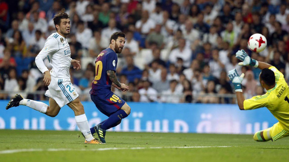 ميسي يعتدي على قائد ريال مدريد