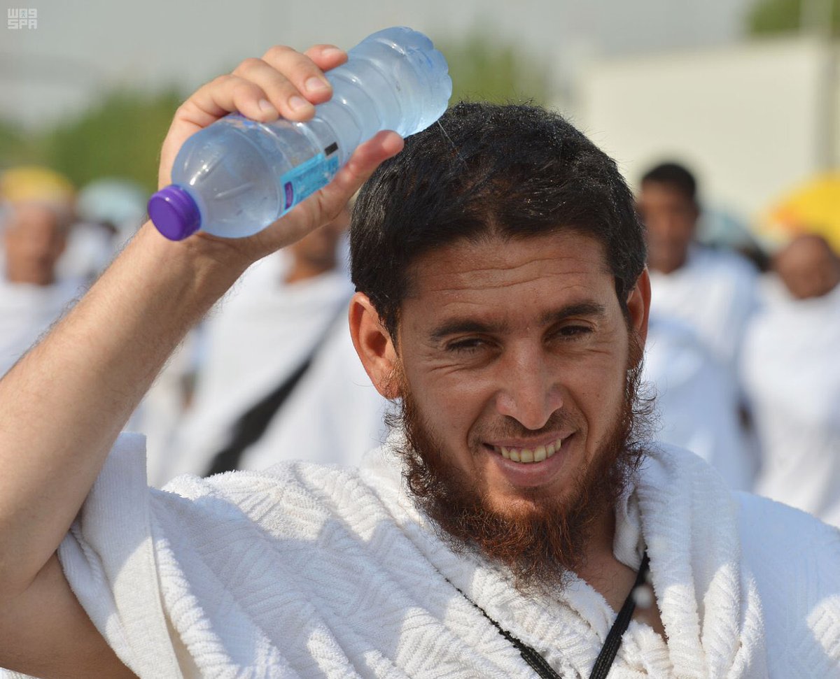 70 متطوعاً يشاركون في توزيع مليون عبوة مياه على الحجاج
