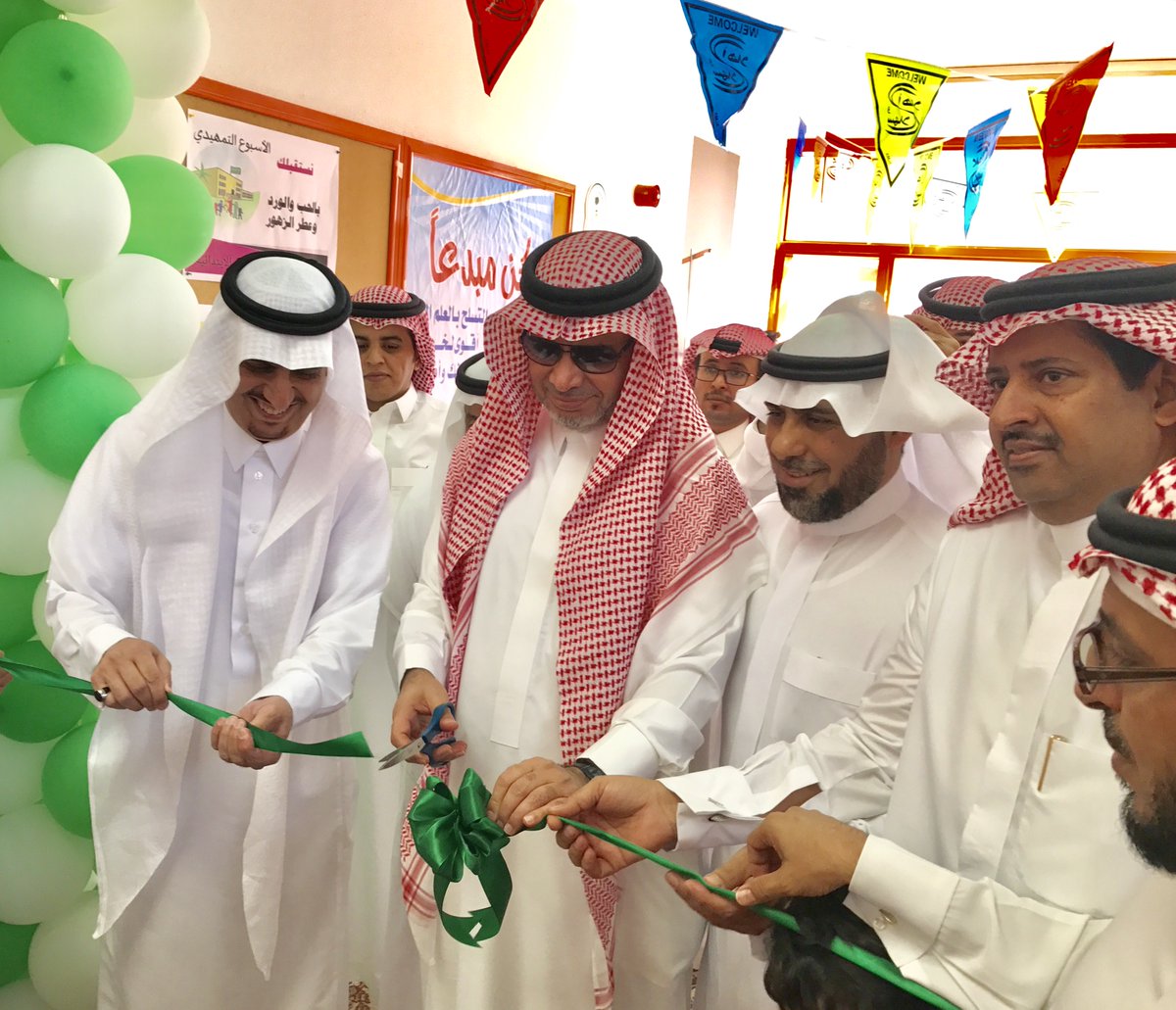 بالفيديو والصور.. وزير التعليم يقف على انطلاقة العام الجديد ويزور مدارس الرياض