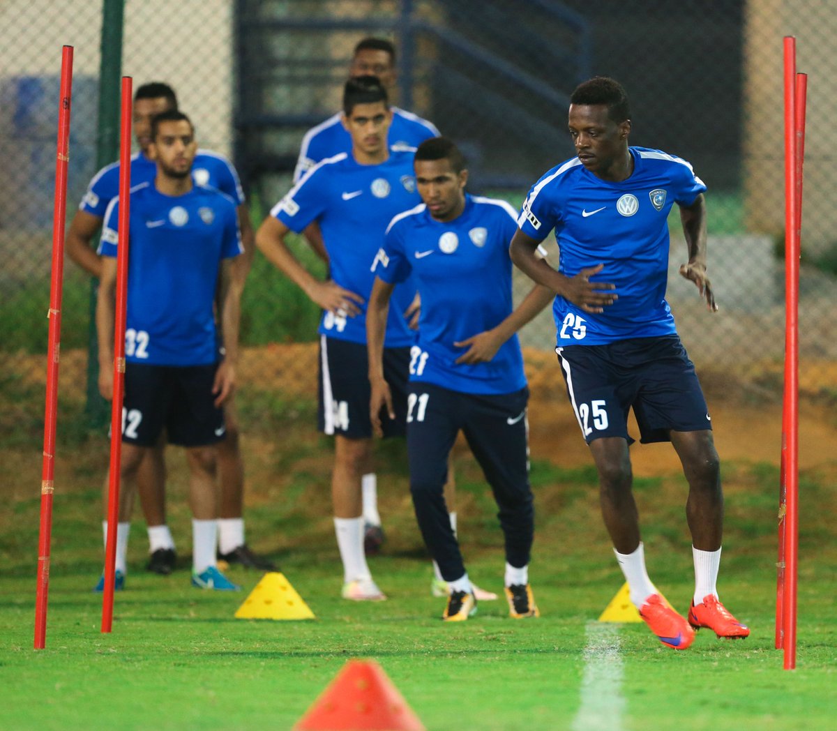 بالصور.. الشاشة سلاح الهلال في أبو ظبي