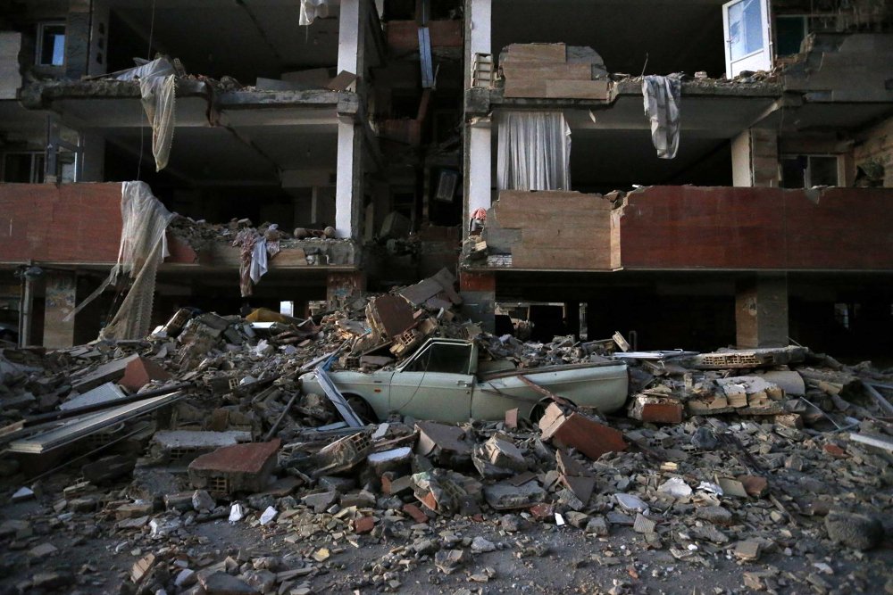 بالصور.. ارتفاع حصيلة ضحايا زلزال إيران إلى 207 قتلى وأكثر من 1700 جريح