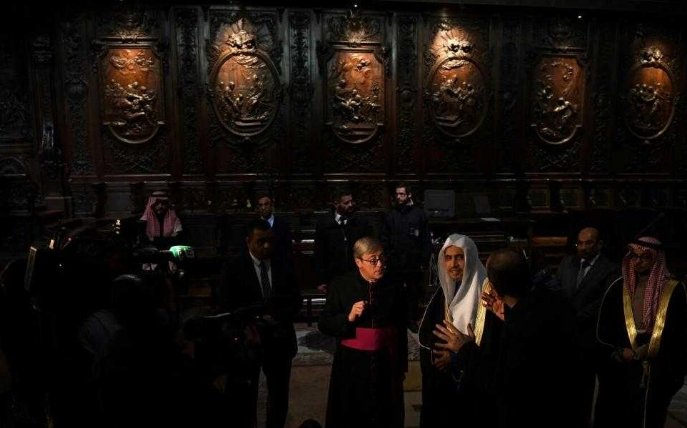 أمين عام رابطة العالم الإسلامي يزور كاتدرائية نوتردام في باريس