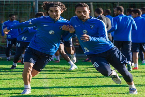 ذكاء دياز يُطمئن لاعبي الهلال قبل مواجهة الفيحاء