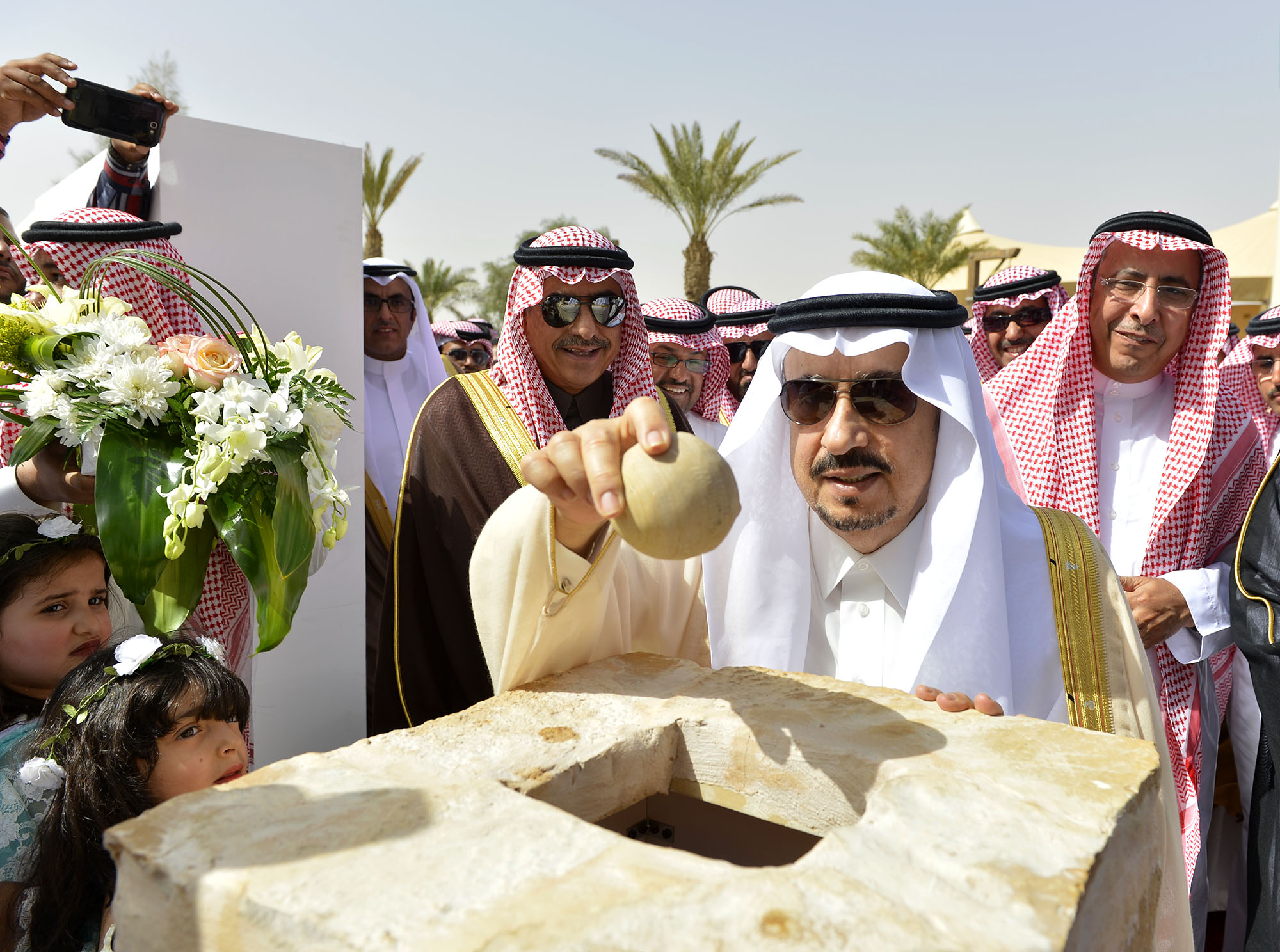 بالصور .. أمير الرياض يدشن منتزه الملك سلمان في بنبان