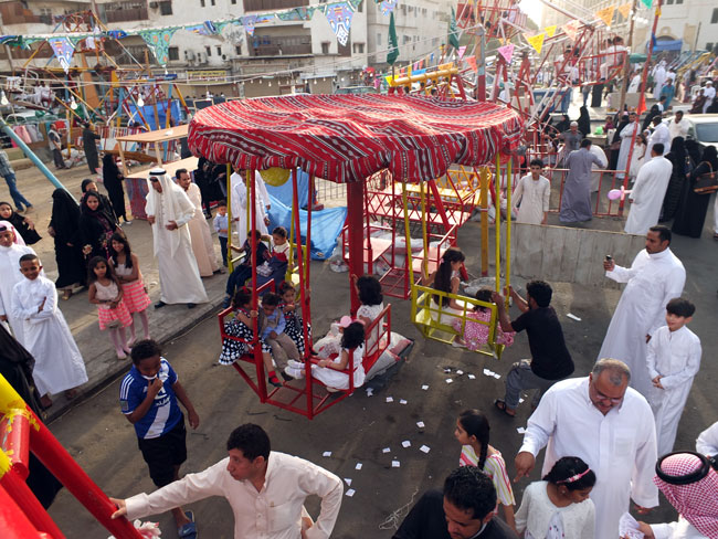 برحة "العيدروس" بجدة تزدان بأنوار الزينة احتفالاً بالعيد - المواطن