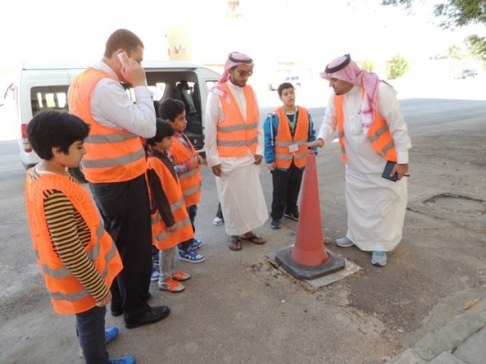 طلاب “منار الرياض” يتبنون مبادرة للحماية من خطر “غرف الصرف”