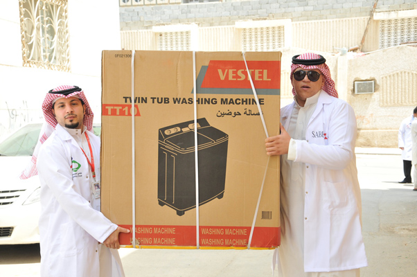 متطوعون يلامسون احتياجات الأسر العفيفة في الرياض