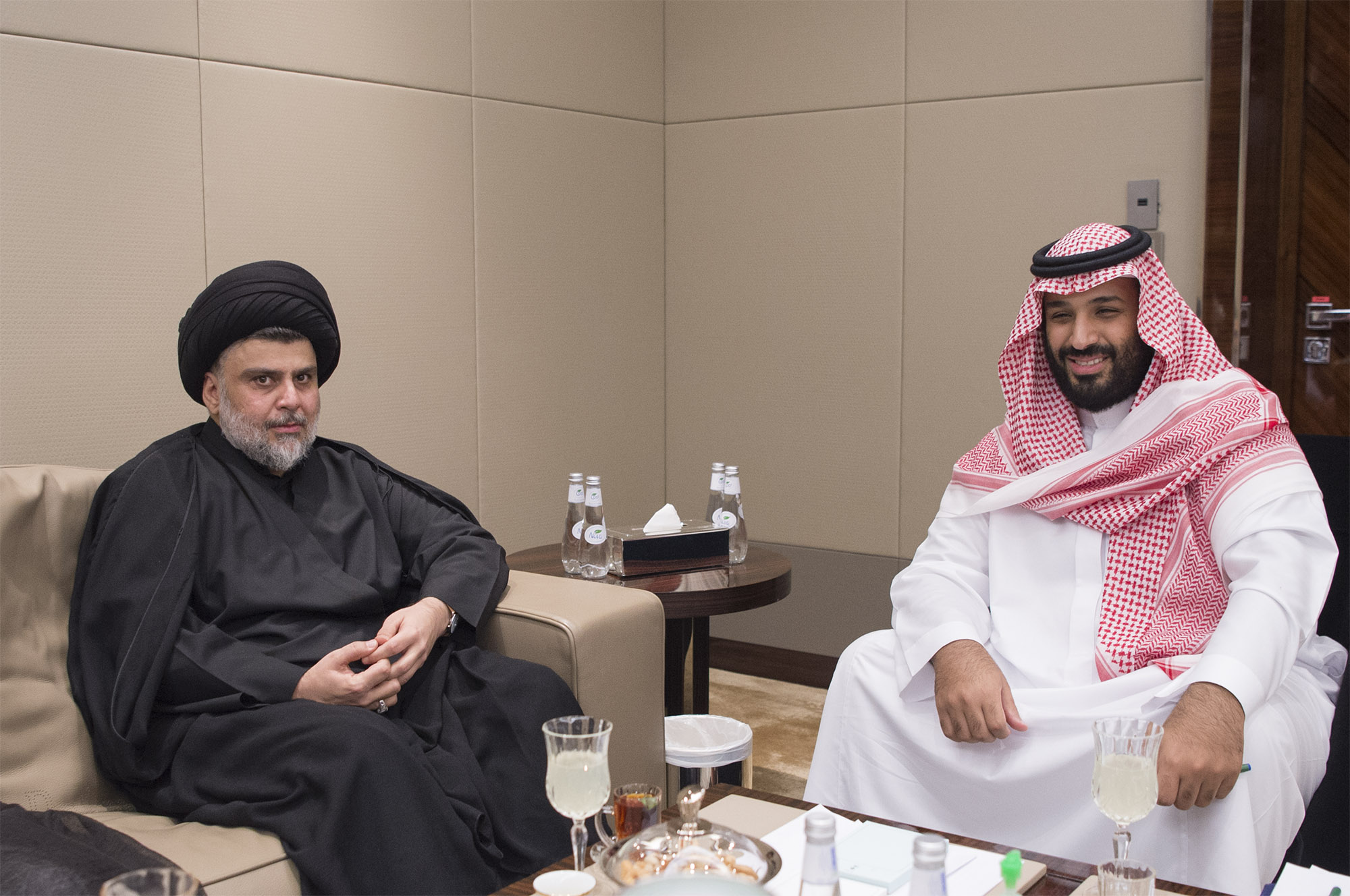 بالصور.. نائب الملك يبحث مع مقتدى الصدر العلاقات السعودية العراقية في جدة