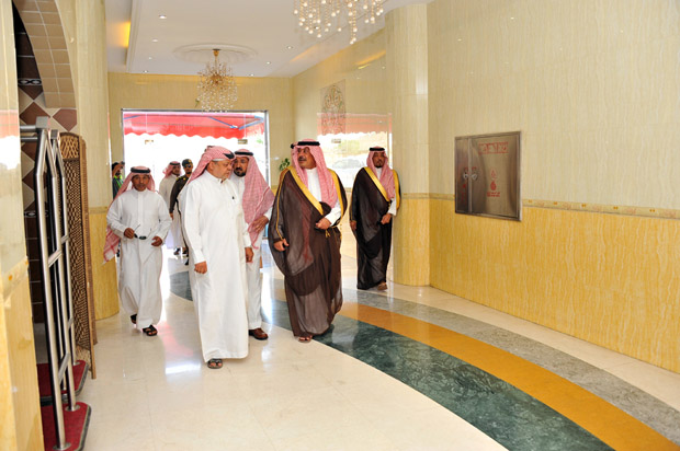أمير الباحة: إنشاء فندق بمواصفات عالمية بعد 8 شهور