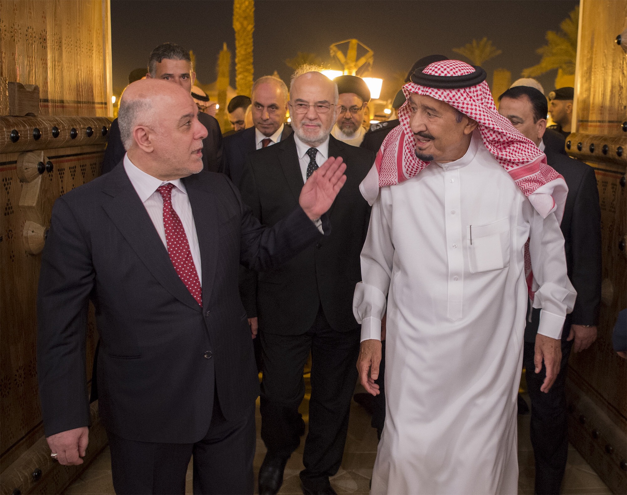 بالصور.. الملك يستقبل رئيس وزراء العراق في قصر العوجا بالدرعية