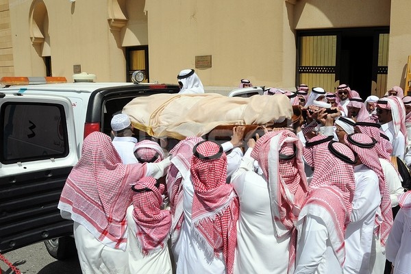 بالصور.. متوفى”مطاردة الرياض” يوارى الثرى