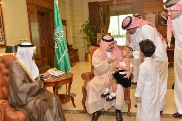 “مشعل بن ماجد” يُطلق حملة تطعيم شلل الأطفال بـ”جدة”