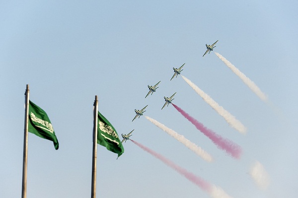 صقور السعودية ترسم شعار المملكة في سماء الخبر