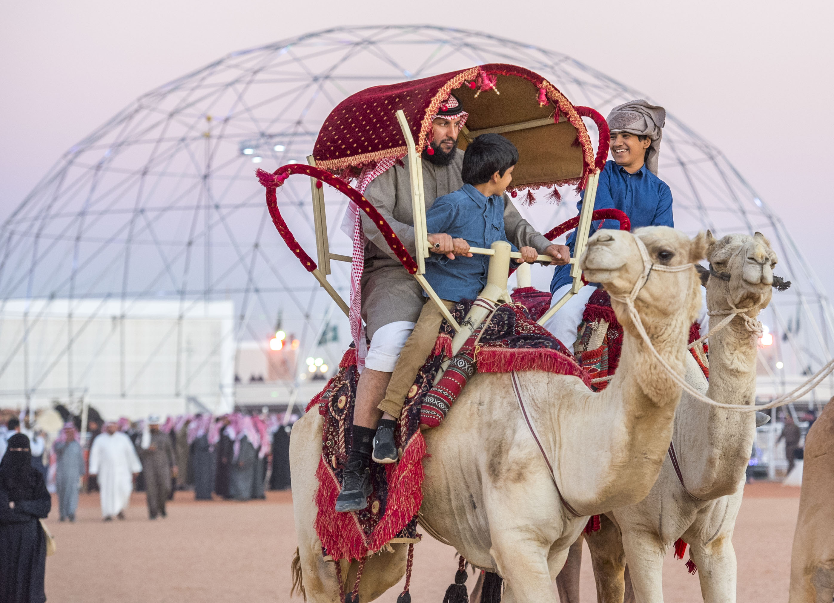 فعاليات مهرجان الملك عبدالعزيز للإبل تجربة تراثية ثرية