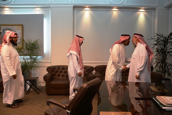 أمانة عسير تعايد منسوبيها بعد عودتهم للدوام الرسمي