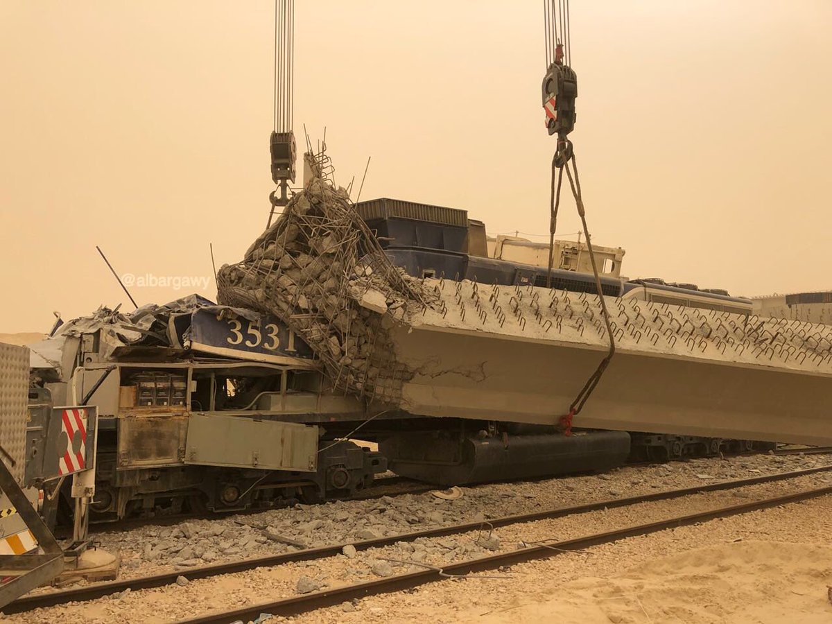 الخطوط الحديدية تعتذر عن سقوط جسر فوق سائق قطار شحن