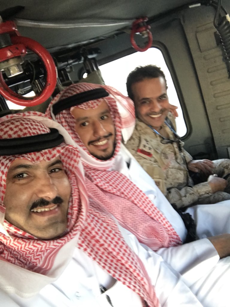 سيلفي السفير آل جابر على متن مقاتلات التحالف فوق عدن