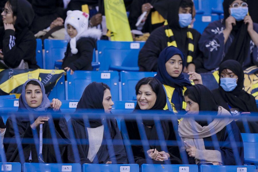 بالصور.. ريما بنت بندر تحضر مباراة الهلال والاتحاد