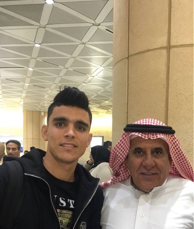 أشرف بن شرقي يصل المملكة للانضمام إلى الهلال