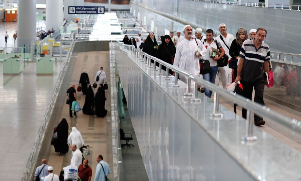 وصول 260 حاجًّا من أسر شهداء الواجب الإماراتيين إلى جدة