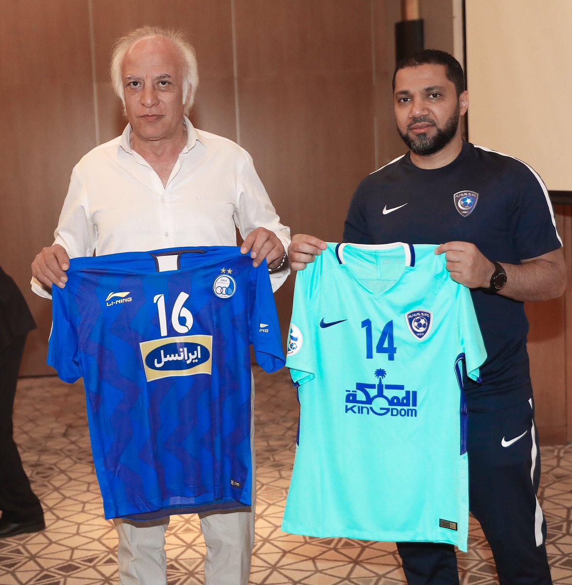 الهلال يرتدي الزي السماوي في مباراة استقلال طهران