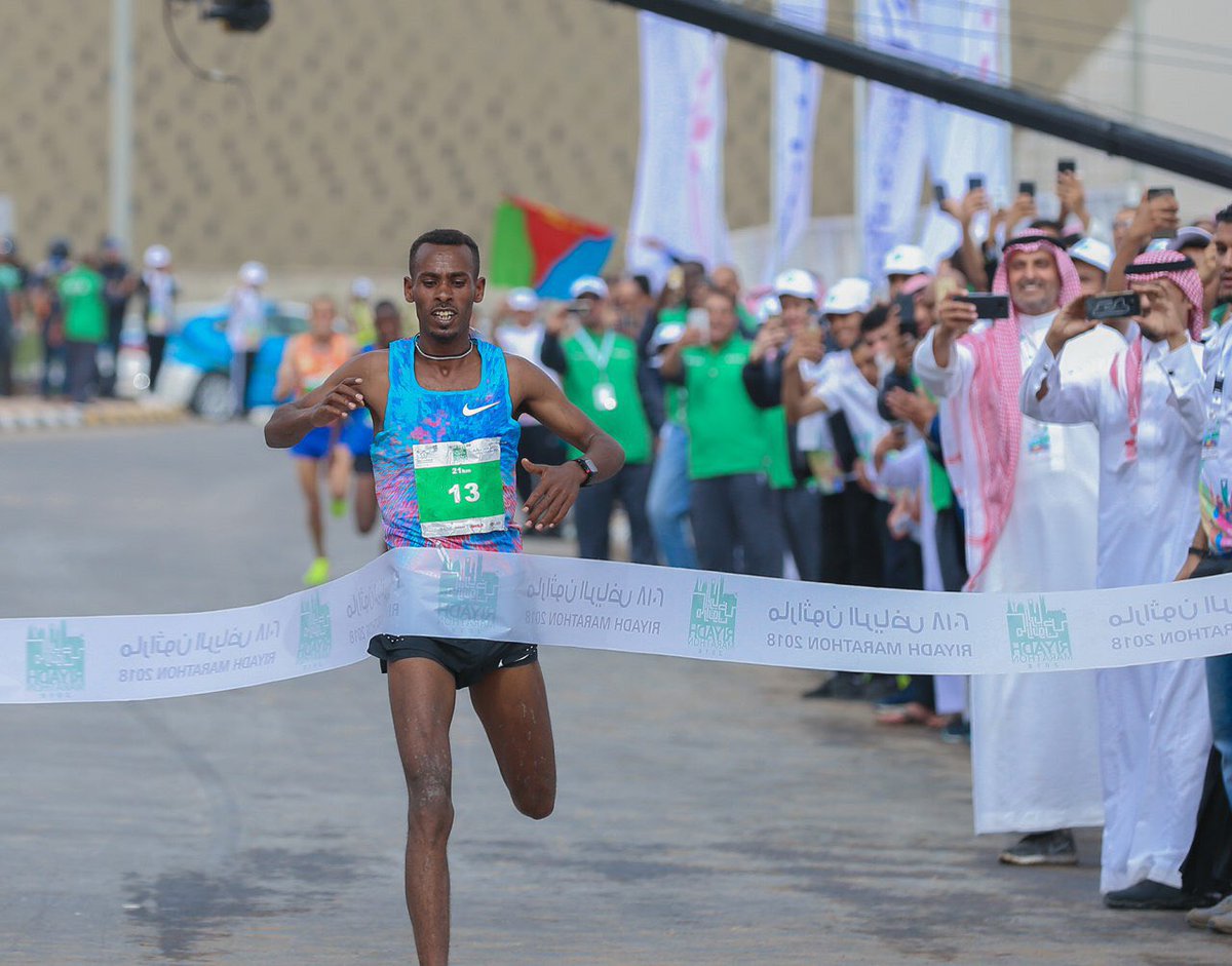 بالصور.. الإثيوبي مولا يحصد المركز الأول في سباق المحترفين بماراثون الرياض ويفوز بمليون ريال
