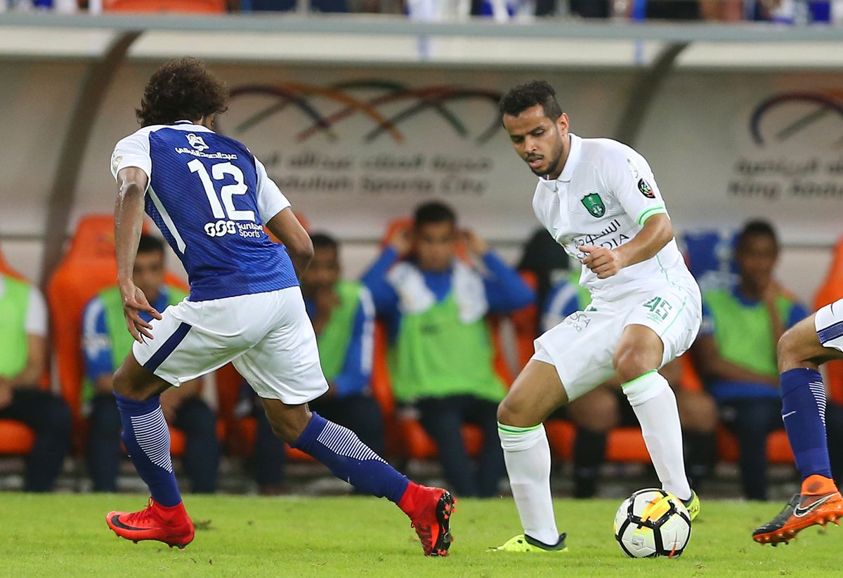 مباراة الأهلي والهلال .. المدربان يدفعان بالقوة الضاربة