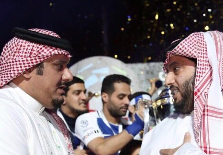 بالفيديو.. ماذا قال نواف بن سعد للاعبي الهلال قبل الرحيل؟